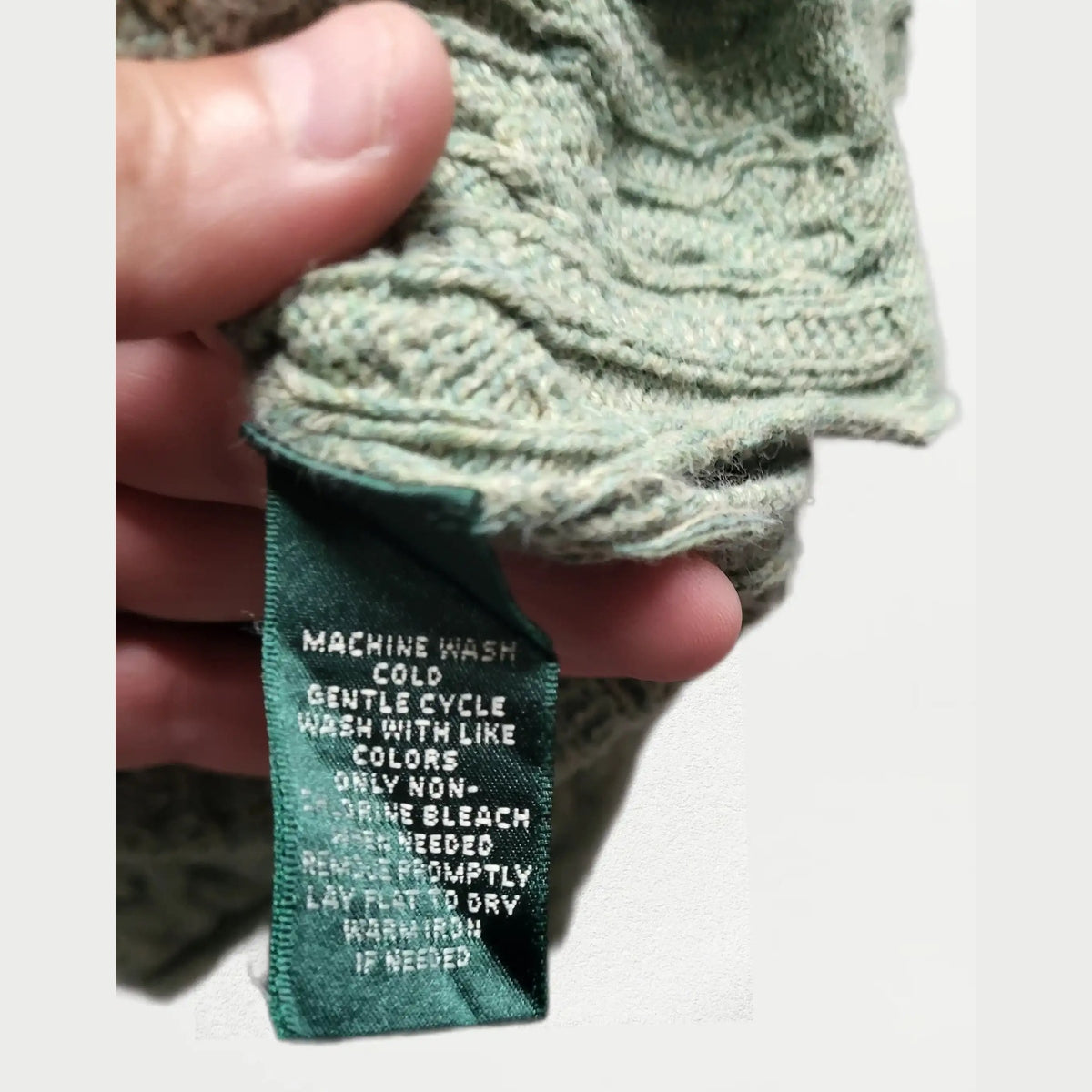 Pull en maille vert clair, sans marque visible, taille non indiquée, Fripes Sélect