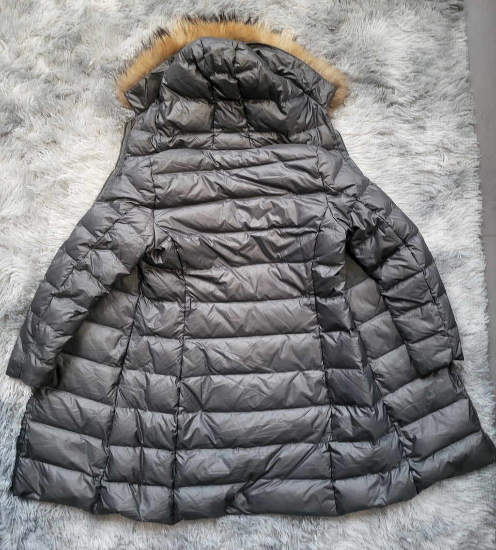 Doudoune Moncler Nantesfur Femme – Taille 2 (M) – Gris taupe – Duvet & Fourrure véritable – Vintage – Luxe