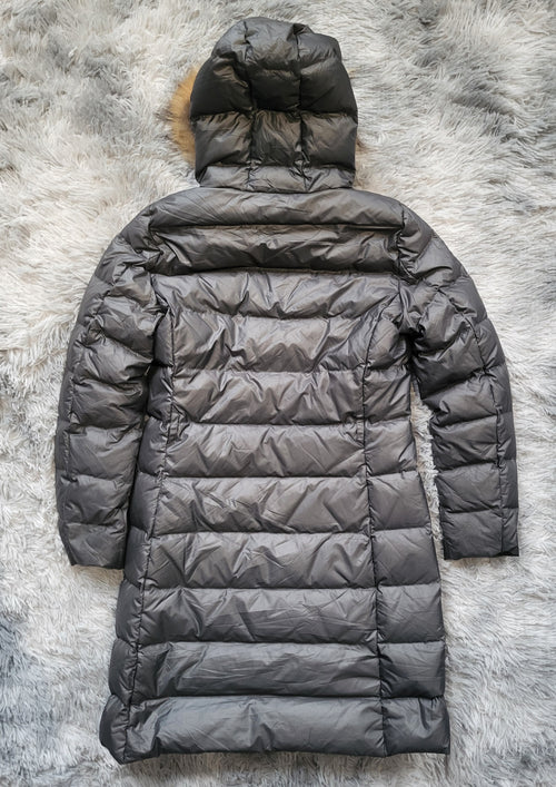 Doudoune Moncler Nantesfur Femme – Taille 2 (M) – Gris taupe – Duvet & Fourrure véritable – Vintage – Luxe