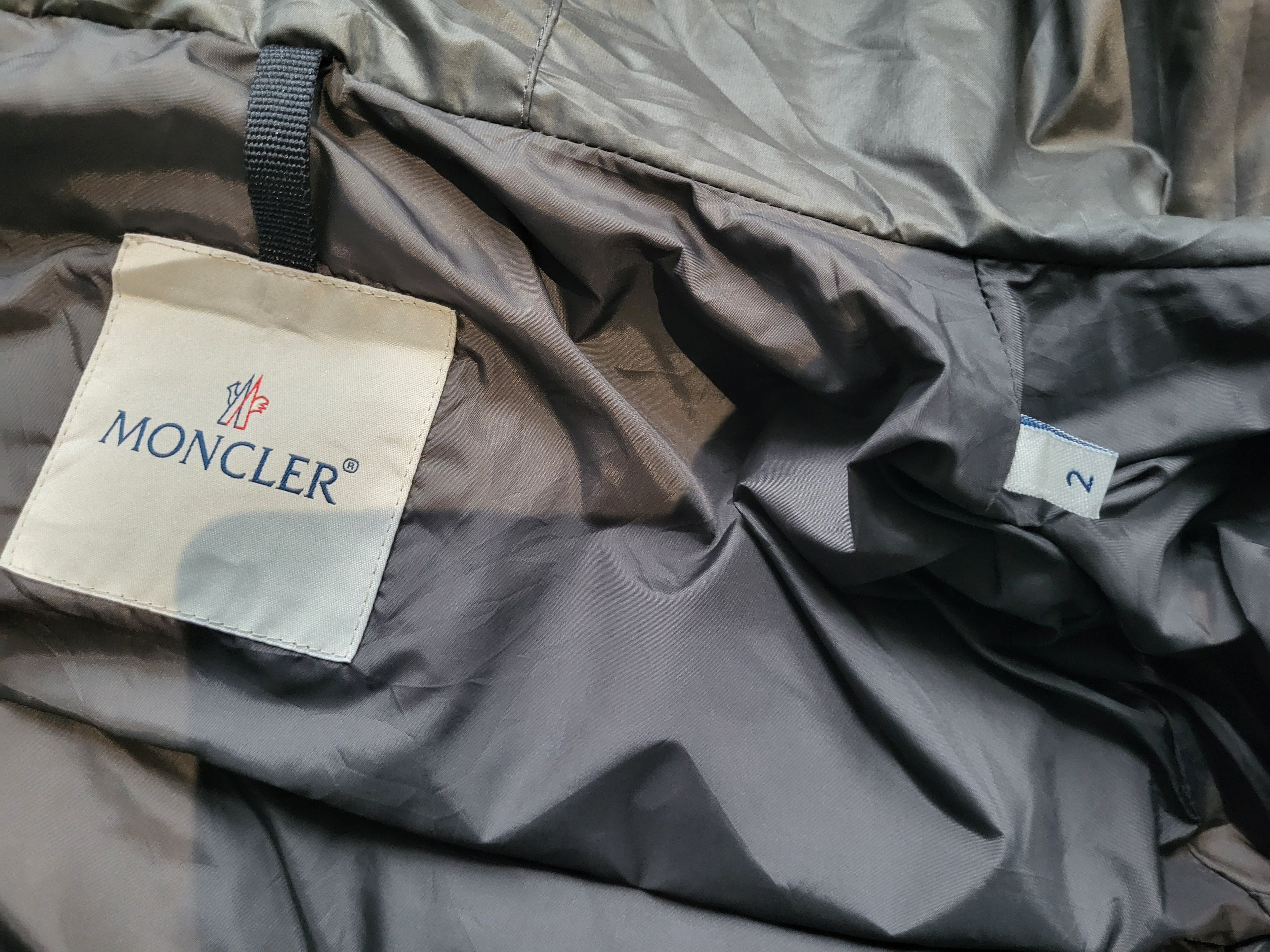 Doudoune Moncler Nantesfur Femme – Taille 2 (M) – Gris taupe – Duvet & Fourrure véritable – Vintage – Luxe