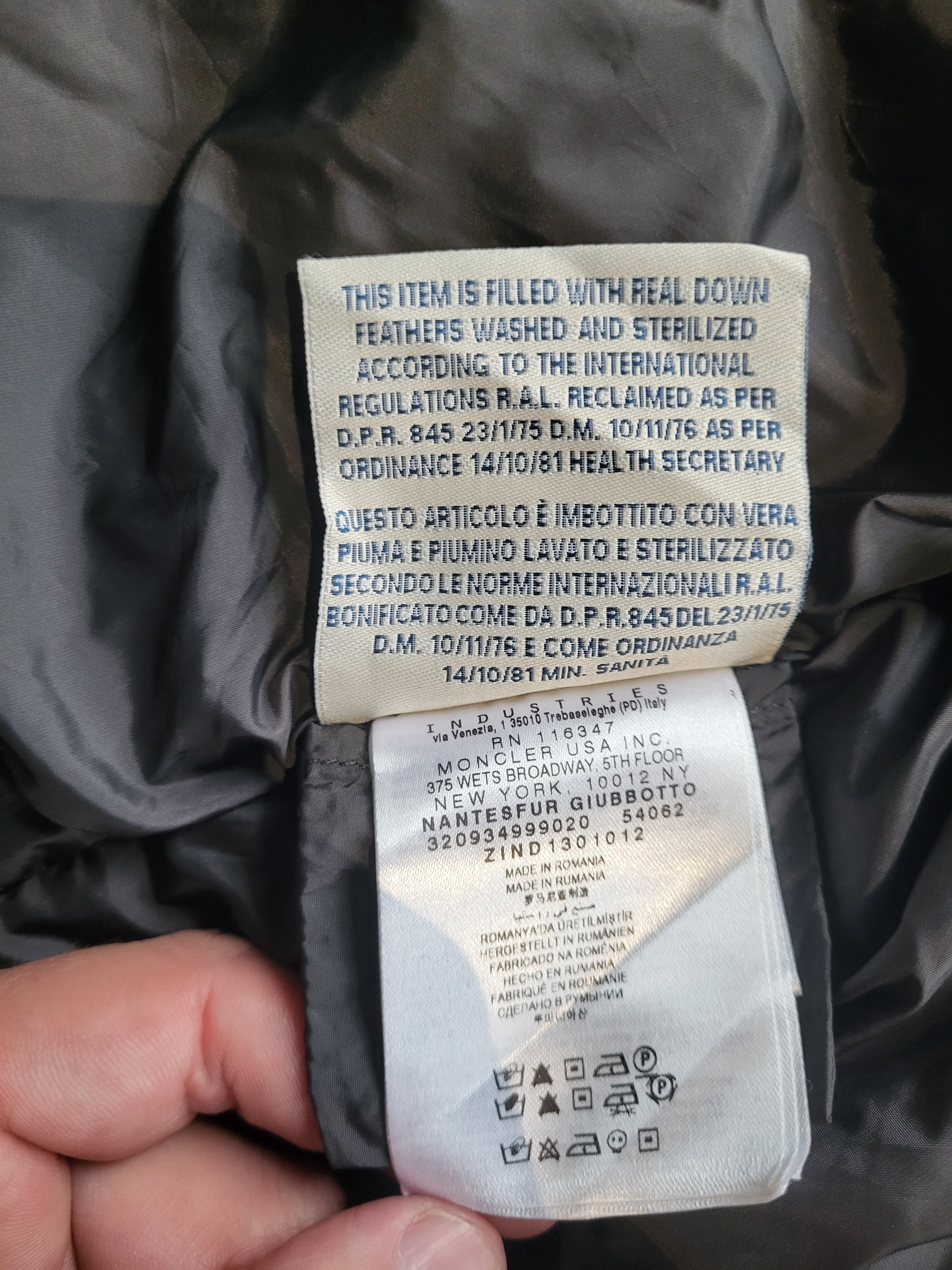 Doudoune Moncler Nantesfur Femme – Taille 2 (M) – Gris taupe – Duvet & Fourrure véritable – Vintage – Luxe