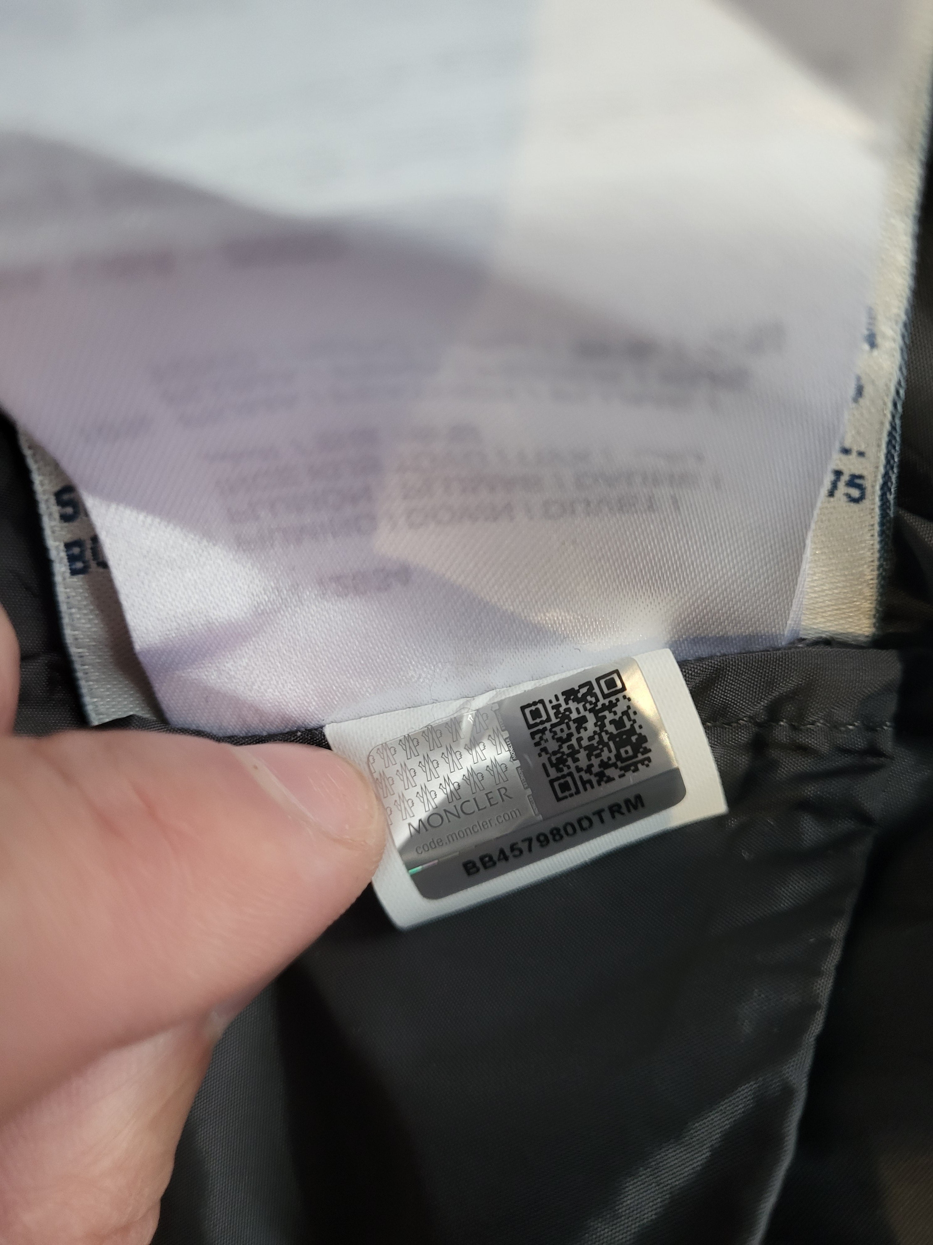 Doudoune Moncler Nantesfur Femme – Taille 2 (M) – Gris taupe – Duvet & Fourrure véritable – Vintage – Luxe