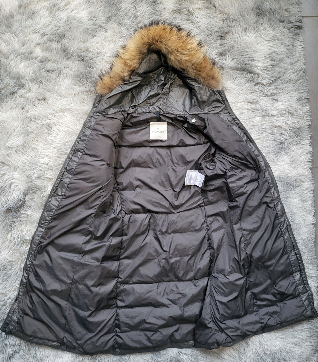 Doudoune Moncler Nantesfur Femme – Taille 2 (M) – Gris taupe – Duvet & Fourrure véritable – Vintage – Luxe