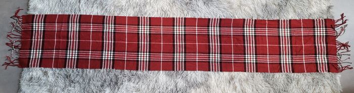 « Millésime d’Écharpe Burberry's vintage – 100 % laine d’agneau »