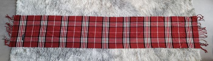 « Millésime d’Écharpe Burberry's vintage – 100 % laine d’agneau »