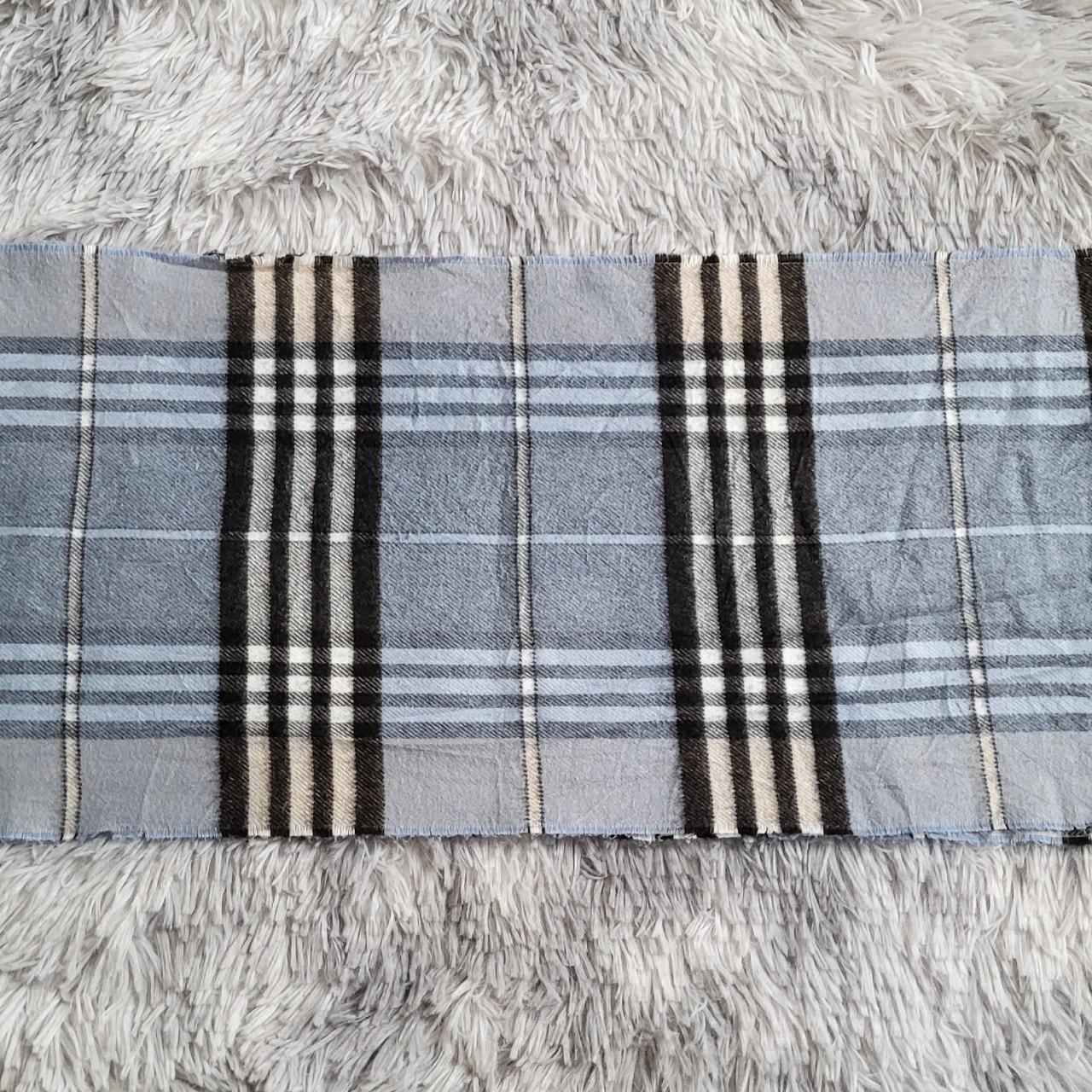 🧣💙 Écharpe Vintage Burberrys of London bleu clair, gris, noir et crème/beige – 100% Laine d’Agneau – Made in England 💙🧣