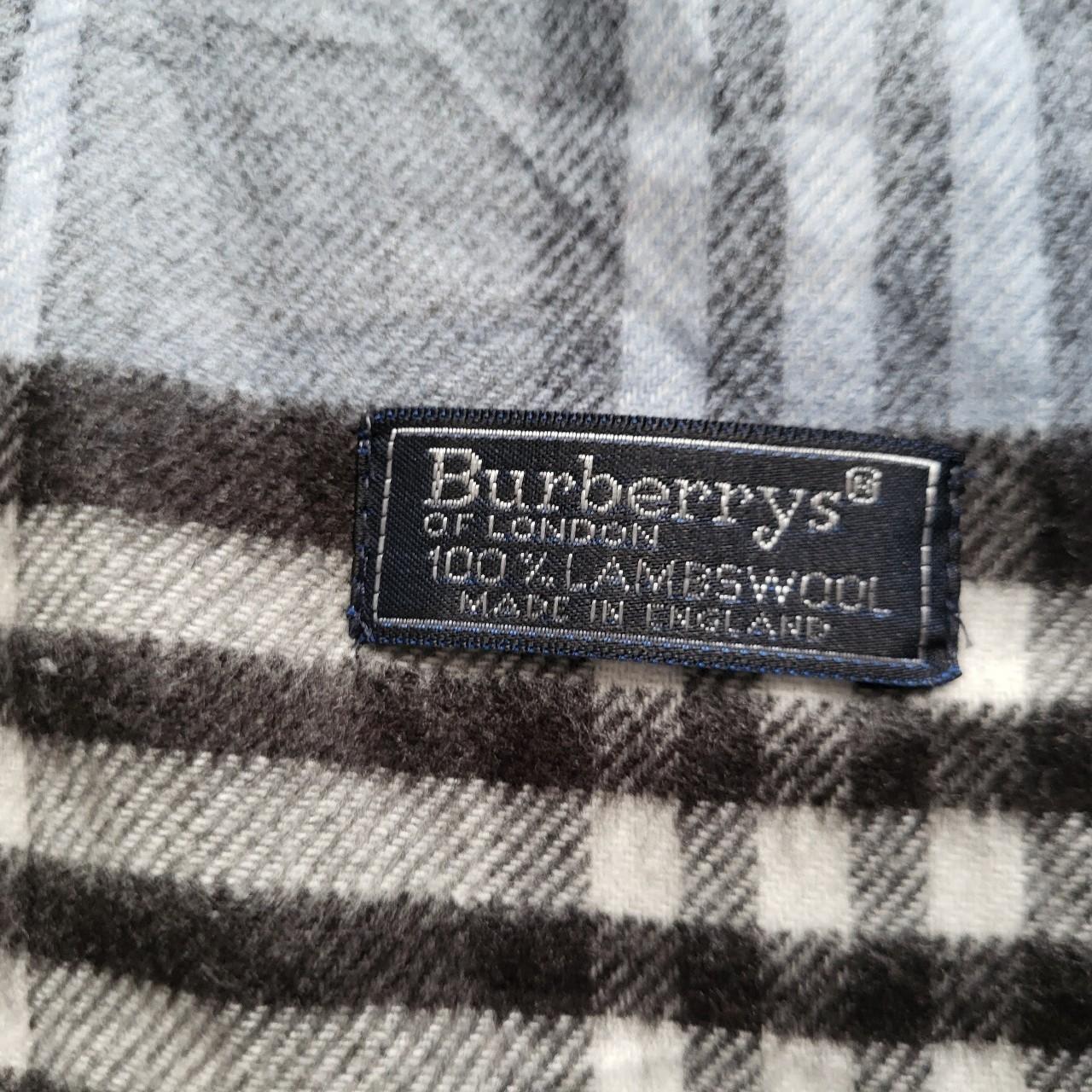 🧣💙 Écharpe Vintage Burberrys of London bleu clair, gris, noir et crème/beige – 100% Laine d’Agneau – Made in England 💙🧣