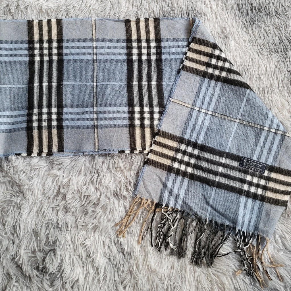 🧣💙 Écharpe Vintage Burberrys of London bleu clair, gris, noir et crème/beige – 100% Laine d’Agneau – Made in England 💙🧣