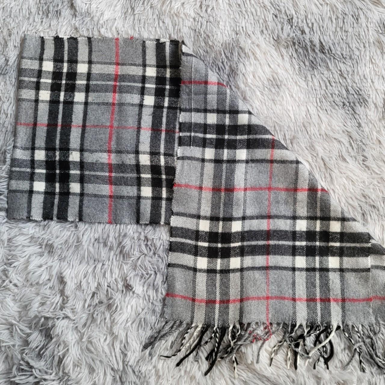 Écharpe Burberrys Vintage grise et blanche – Lambswool – Made in England