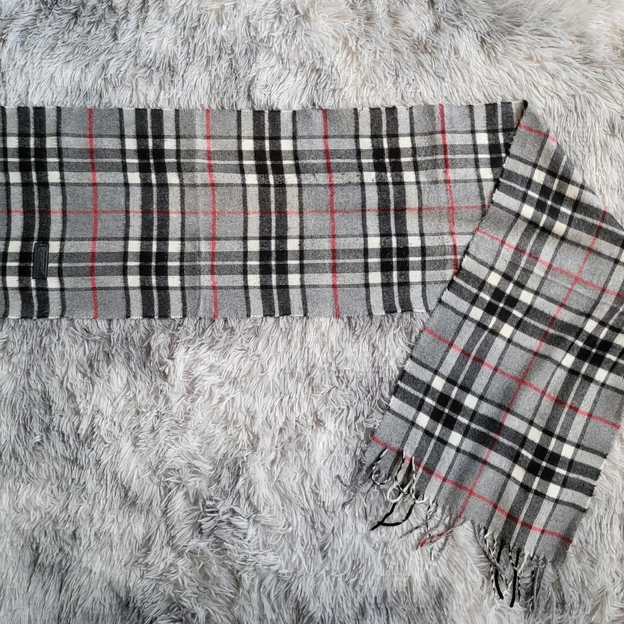 Écharpe Burberrys Vintage grise et blanche – Lambswool – Made in England