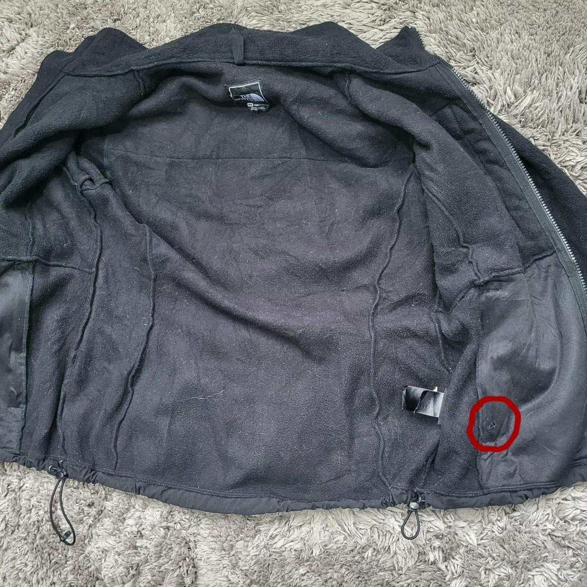 Veste polaire noire femme The North Face taille M, intérieur visible. Fripes Sélect