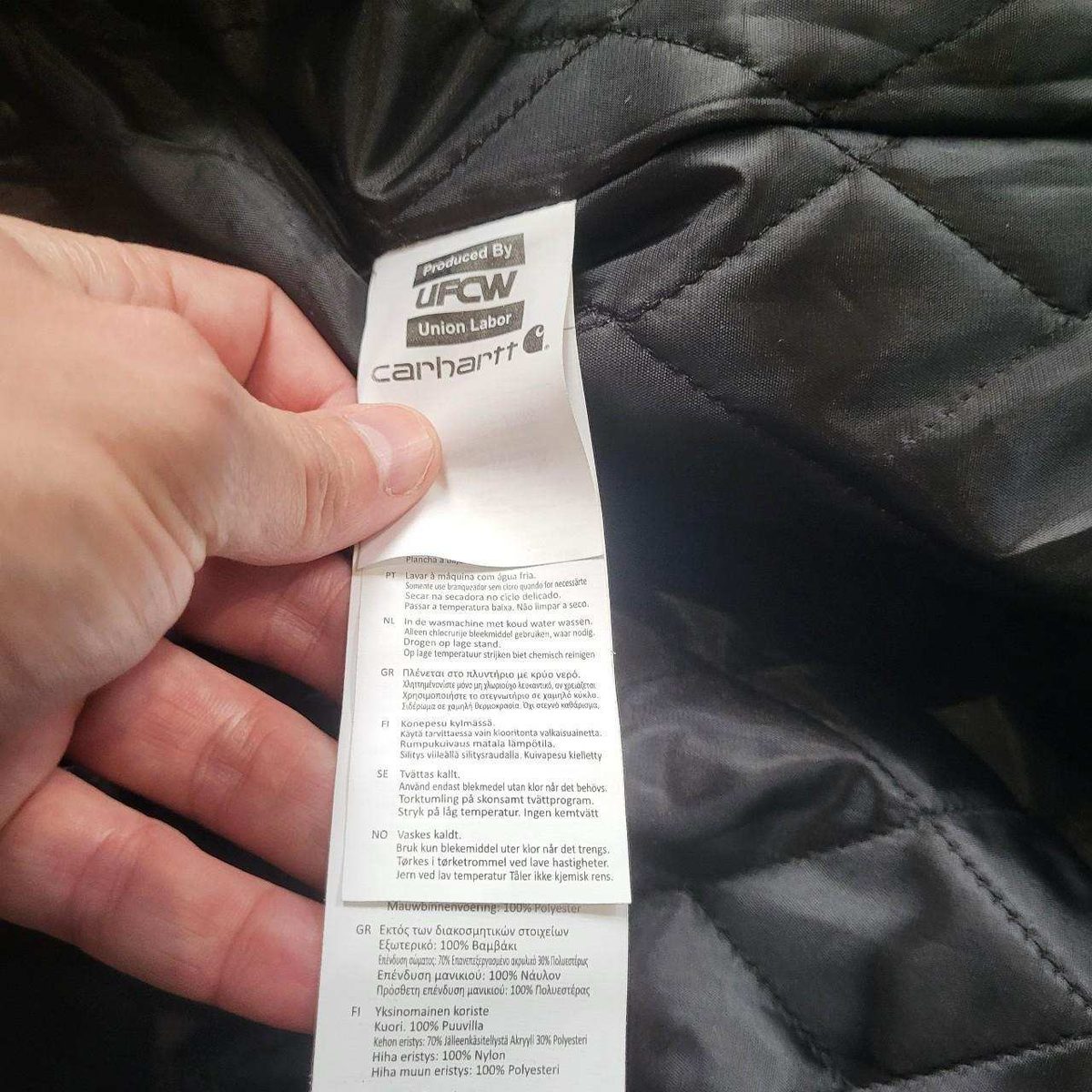 Étiquette intérieure d’un manteau Carhartt marron pour homme, taille L, Fripes Sélect