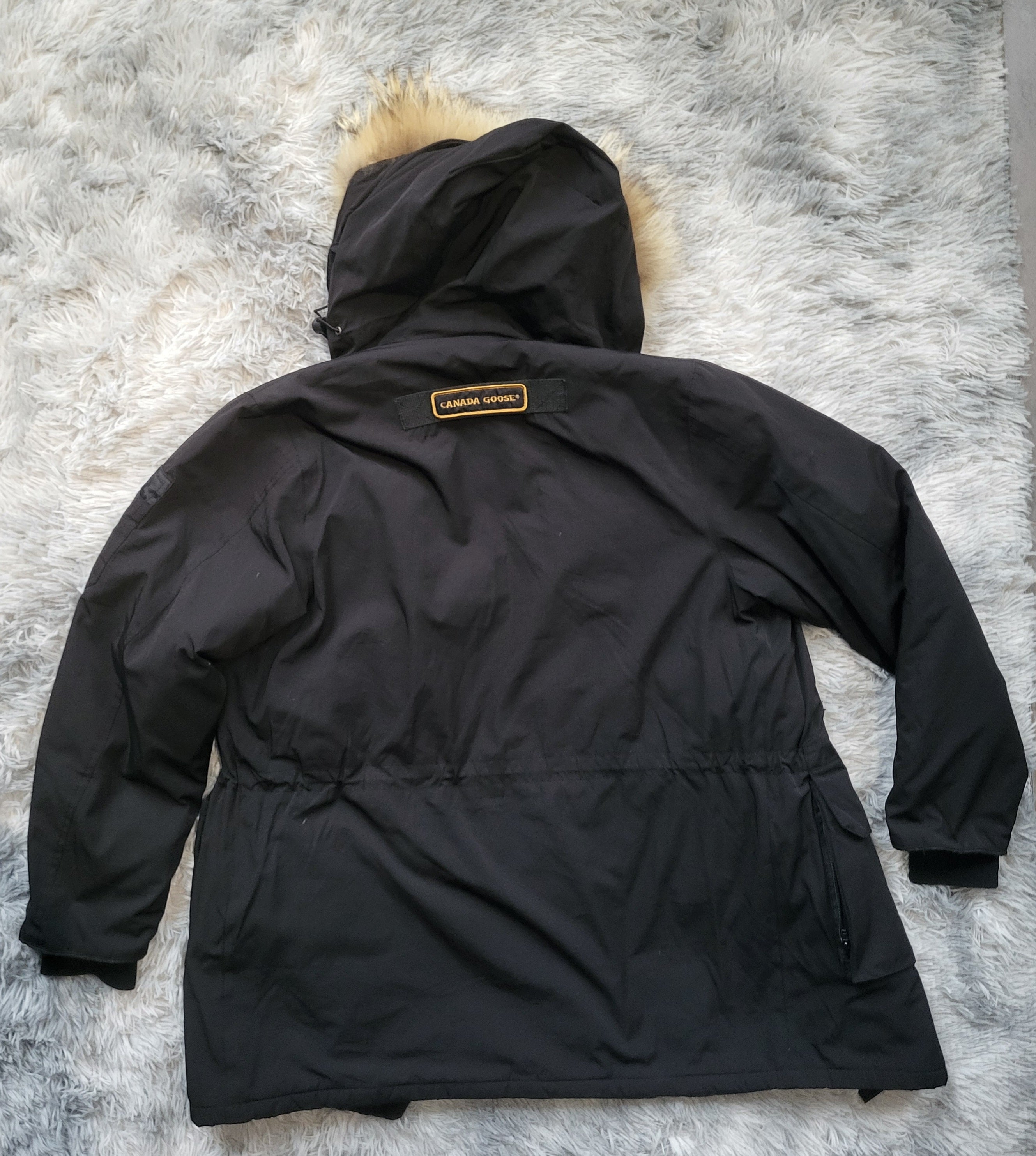 Parka Canada Goose Citadel Homme – Taille M – Noir – TEI 4 (-25°C) – Fourrure Coyote – Made in Canada – Bon état