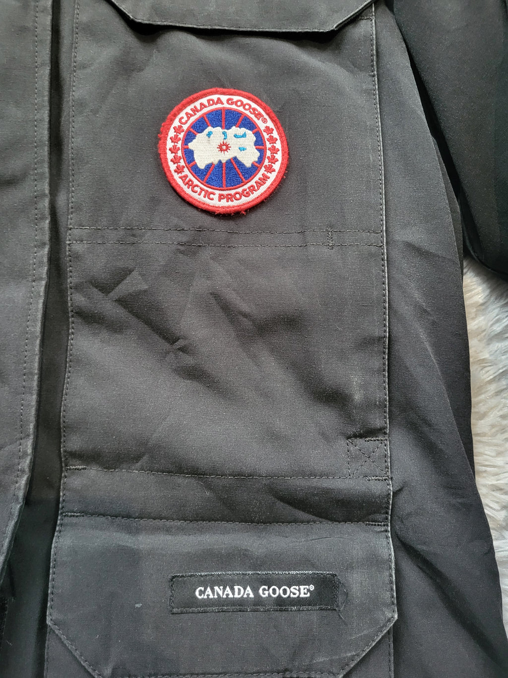 Parka Canada Goose Expedition Femme – Taille M – Noir – TEI 5 (-30°C) – Fourrure Coyote – Luxe