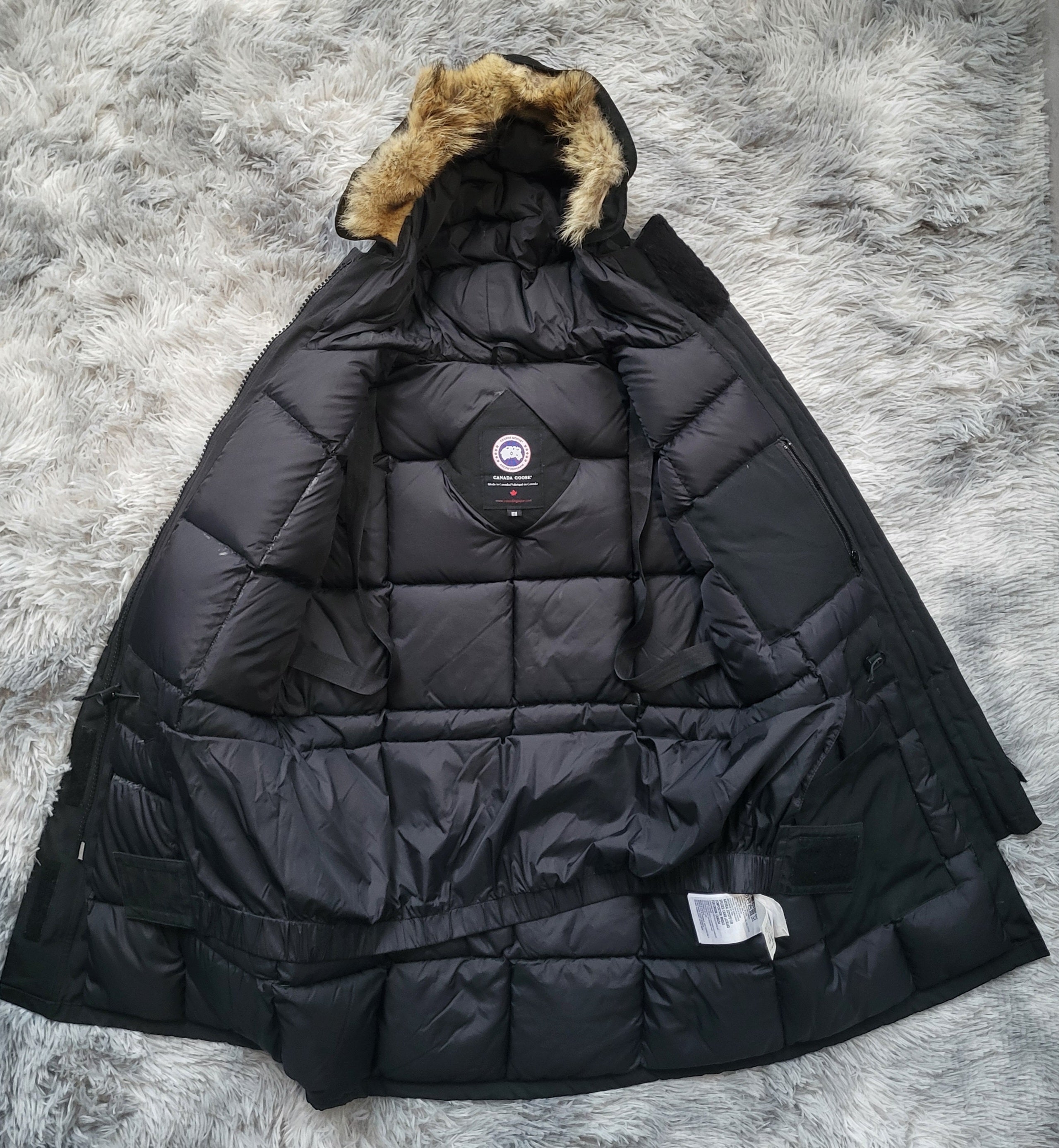 Parka Canada Goose Expedition Femme – Taille M – Noir – TEI 5 (-30°C) – Fourrure Coyote – Luxe