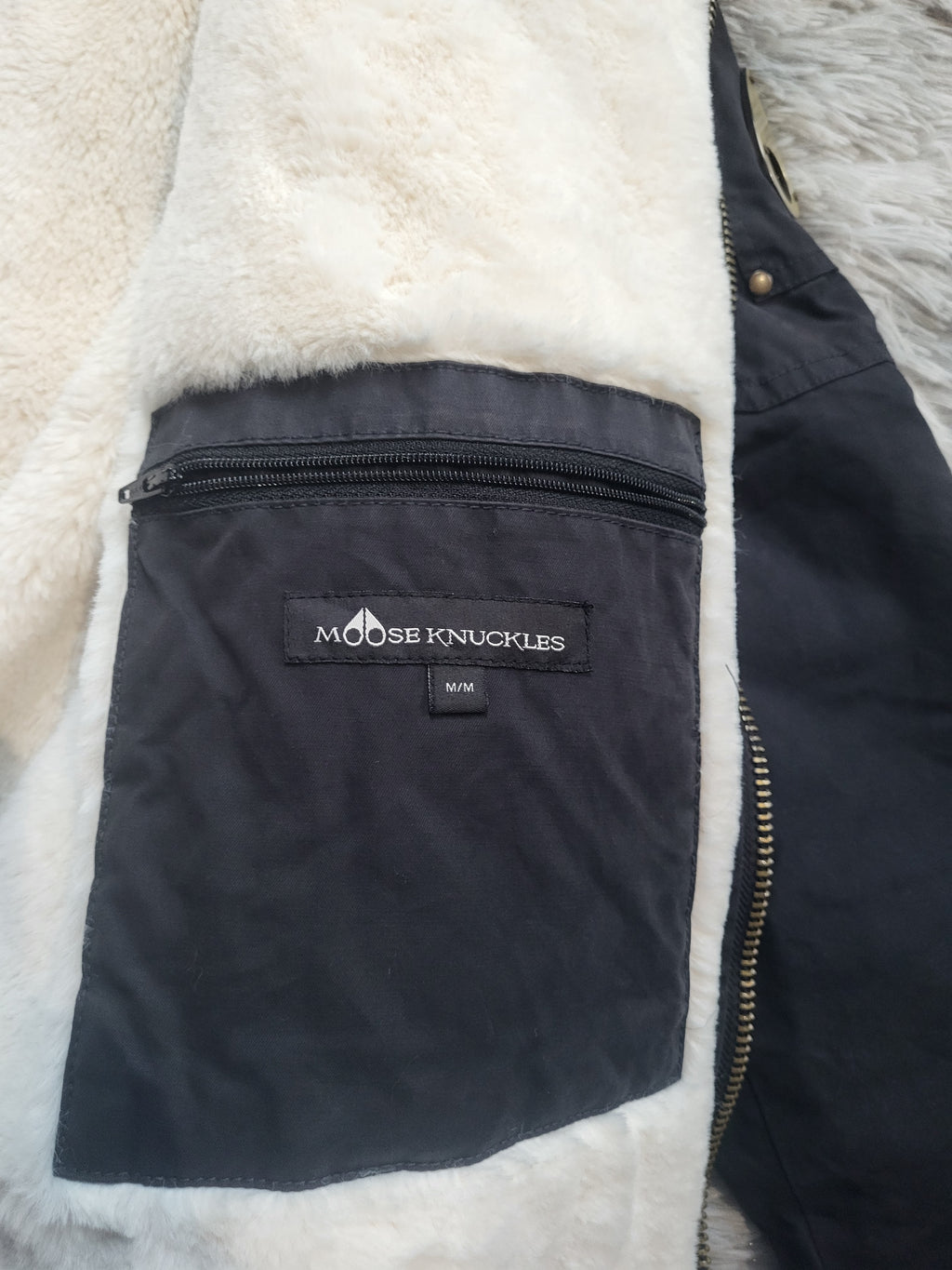 Parka Moose Knuckles Gold Series Stirling Homme – Taille M – Bleu marine / Noir – Duvet & Fourrure – Luxe