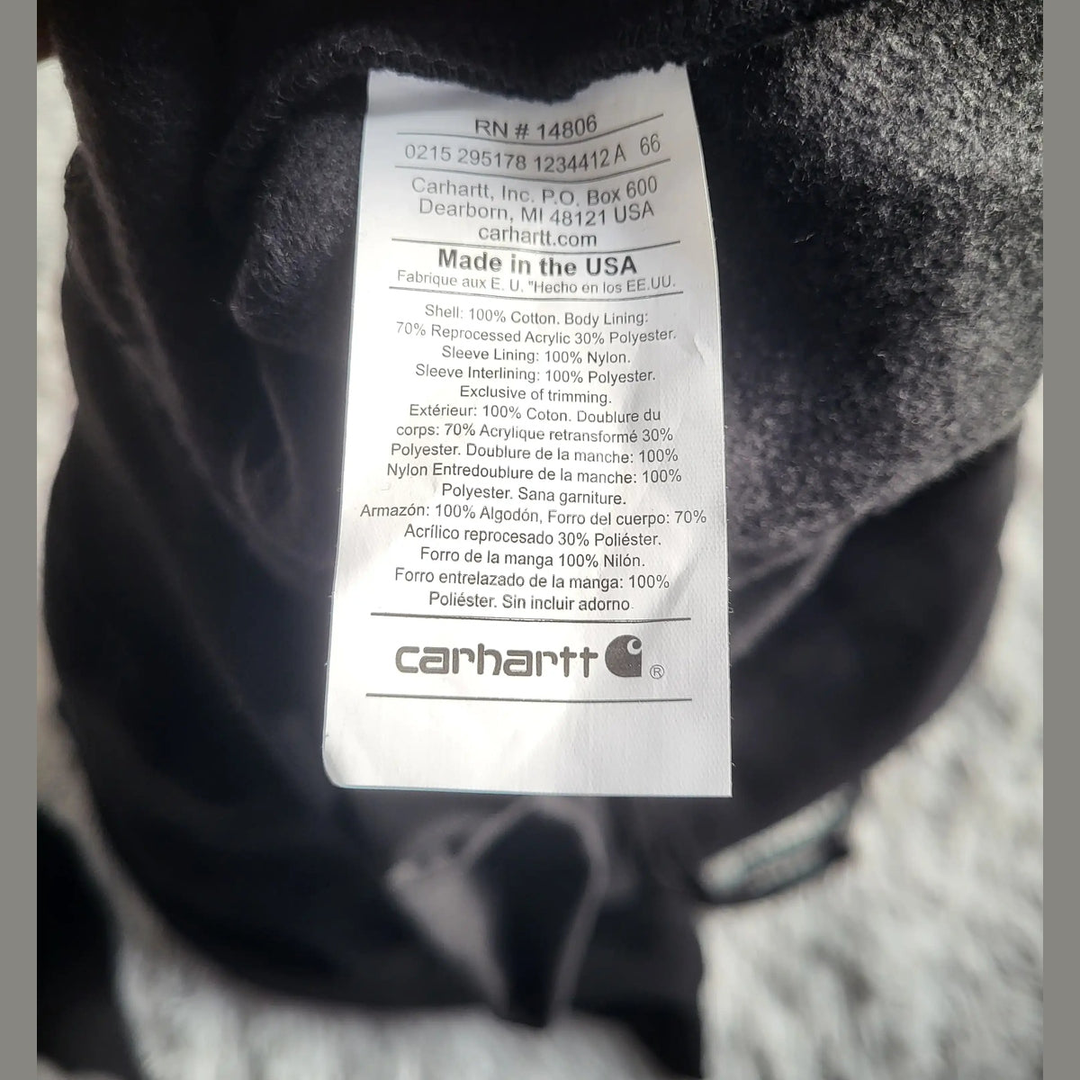 Sweat noir Carhartt taille XL, étiquette visible, Fripes Sélect