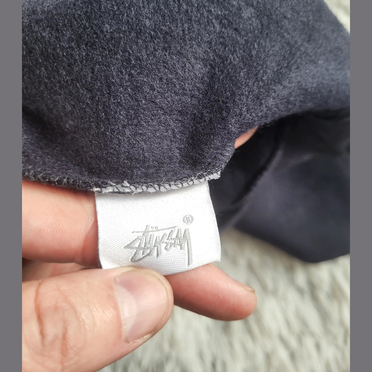 Sweat bleu Stussy taille S, étiquette visible, Fripes Sélect