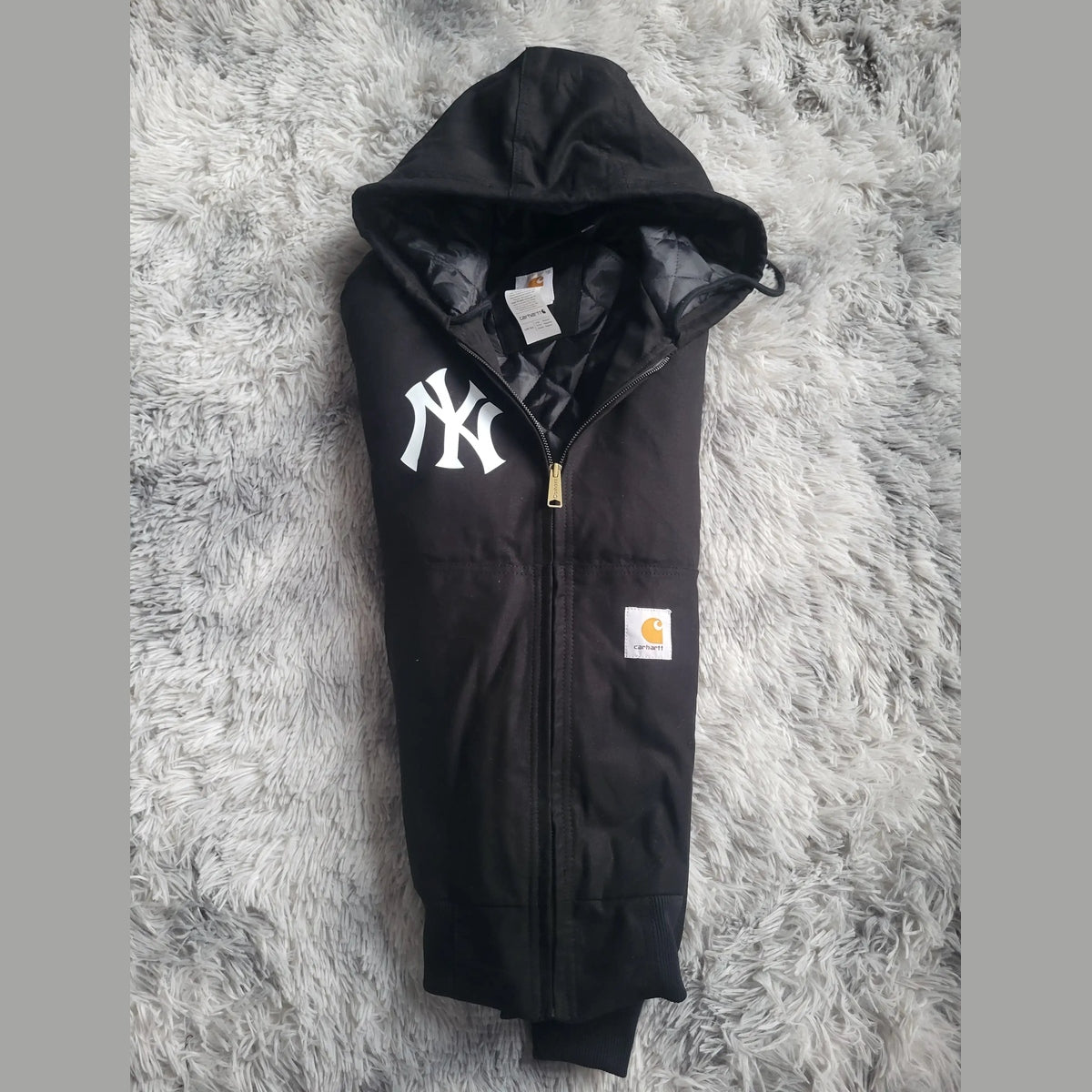 Veste à capuche noire Carhartt taille L, logo NY visible. Fripes Sélect