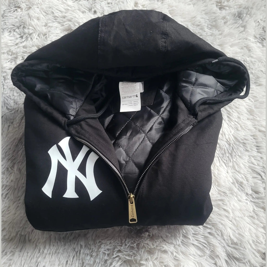 Veste noire Carhartt à capuche, taille L, logo NY blanc visible. Fripes Sélect