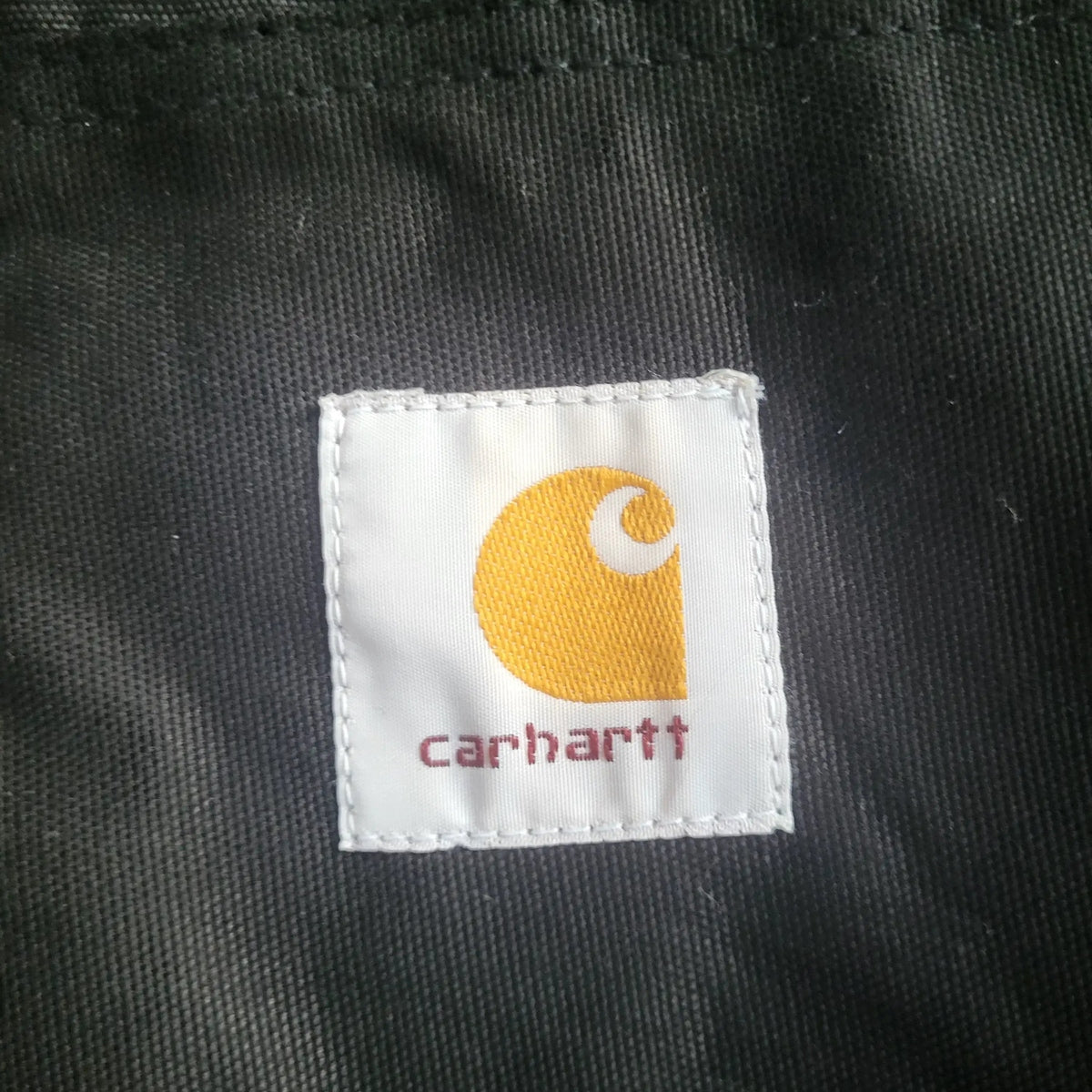 Veste noire Carhartt taille L, étiquette visible, Fripes Sélect