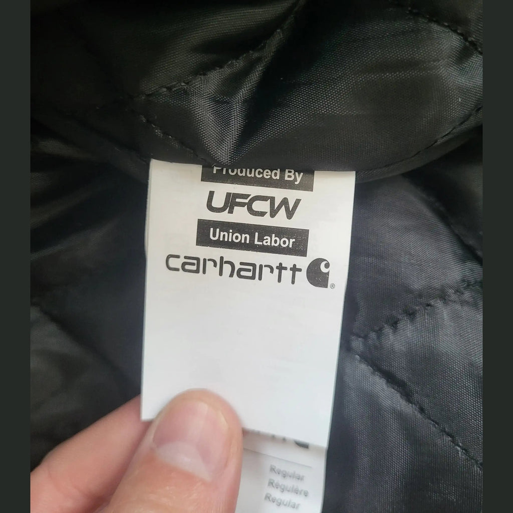 Veste Carhartt noire, taille L, étiquette visible. Fripes Sélect