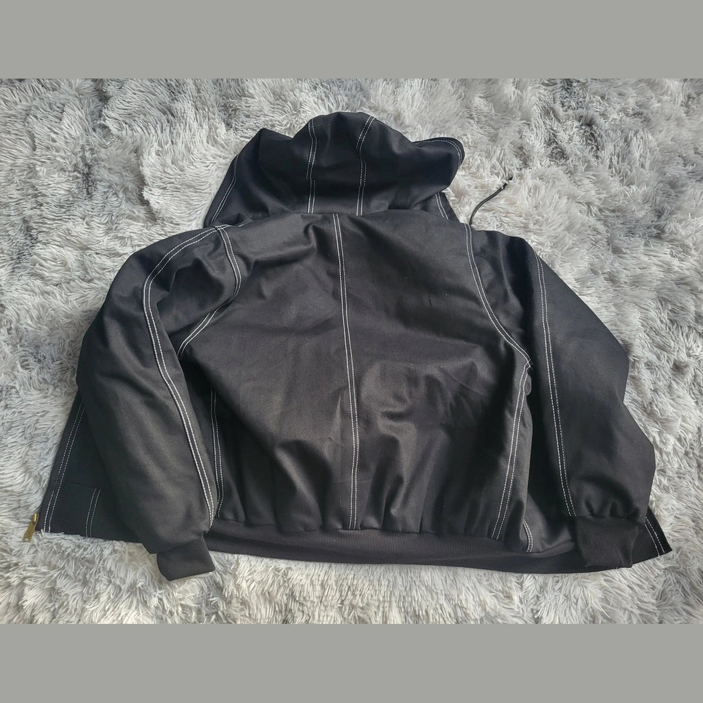 Veste Carhartt noire à capuche, taille M, sur tapis gris. Fripes Sélect