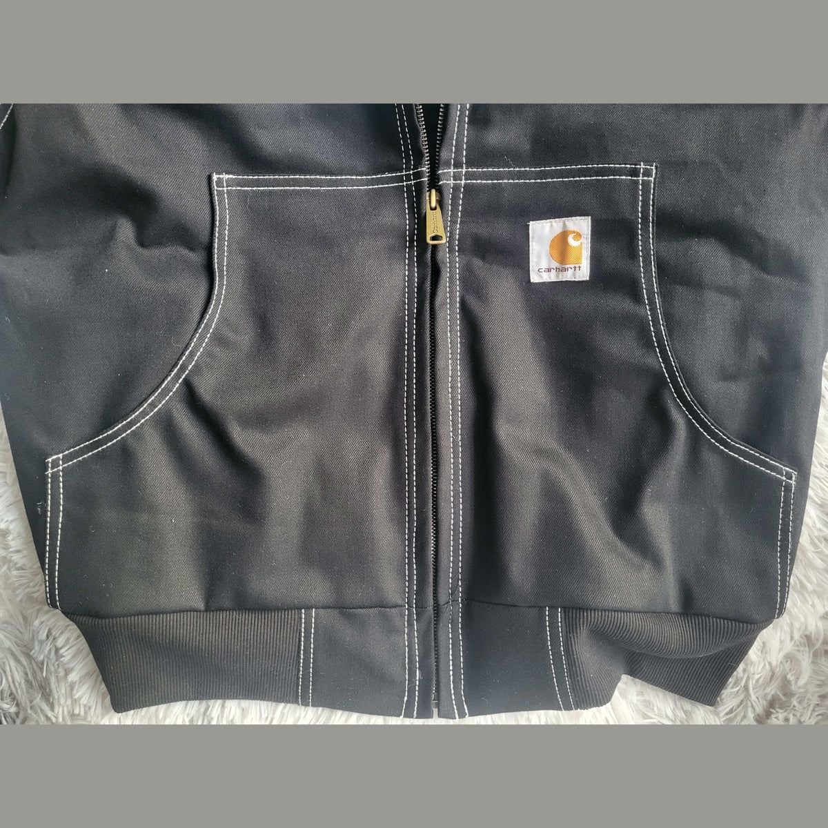 Veste noire Carhartt taille M, fermeture zippée, poches avant, Fripes Sélect