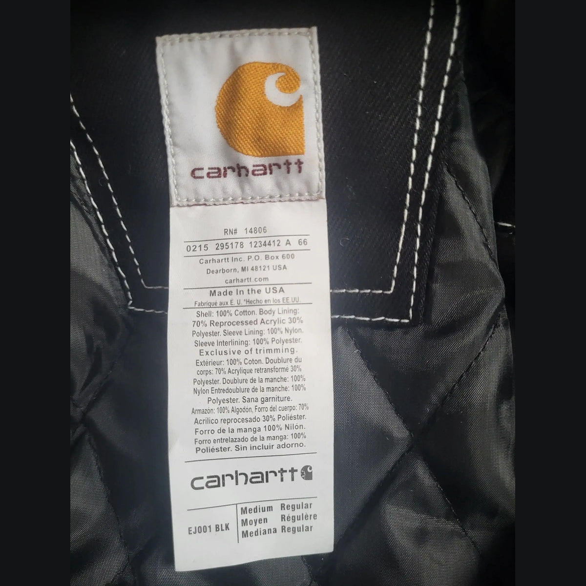 Veste Carhartt noire taille M, étiquette visible. Fripes Sélect