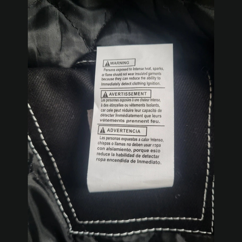 Veste Carhartt noire taille M, étiquette d'avertissement visible. Fripes Sélect