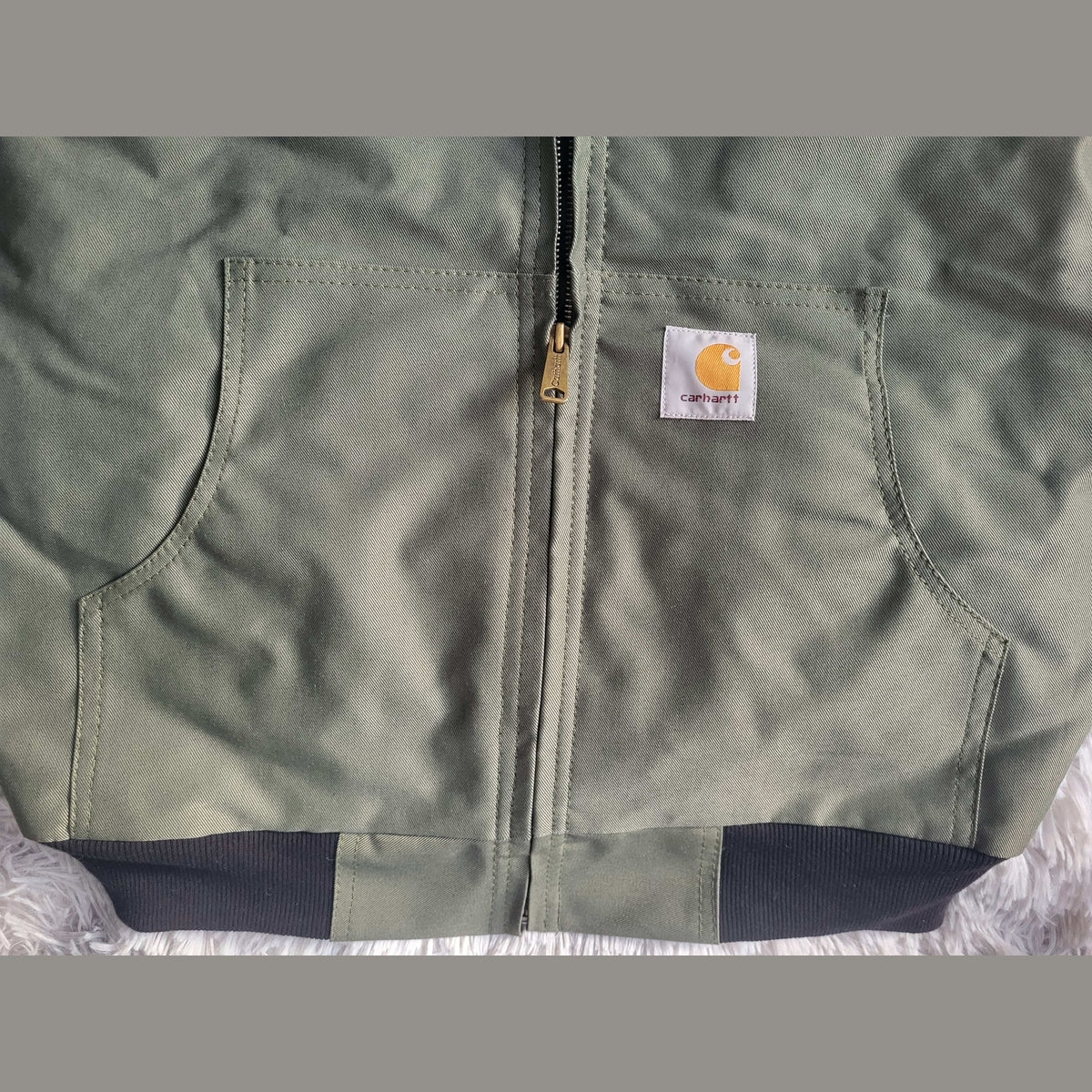 Veste Carhartt kaki, taille M, poches avant visibles, Fripes Sélect