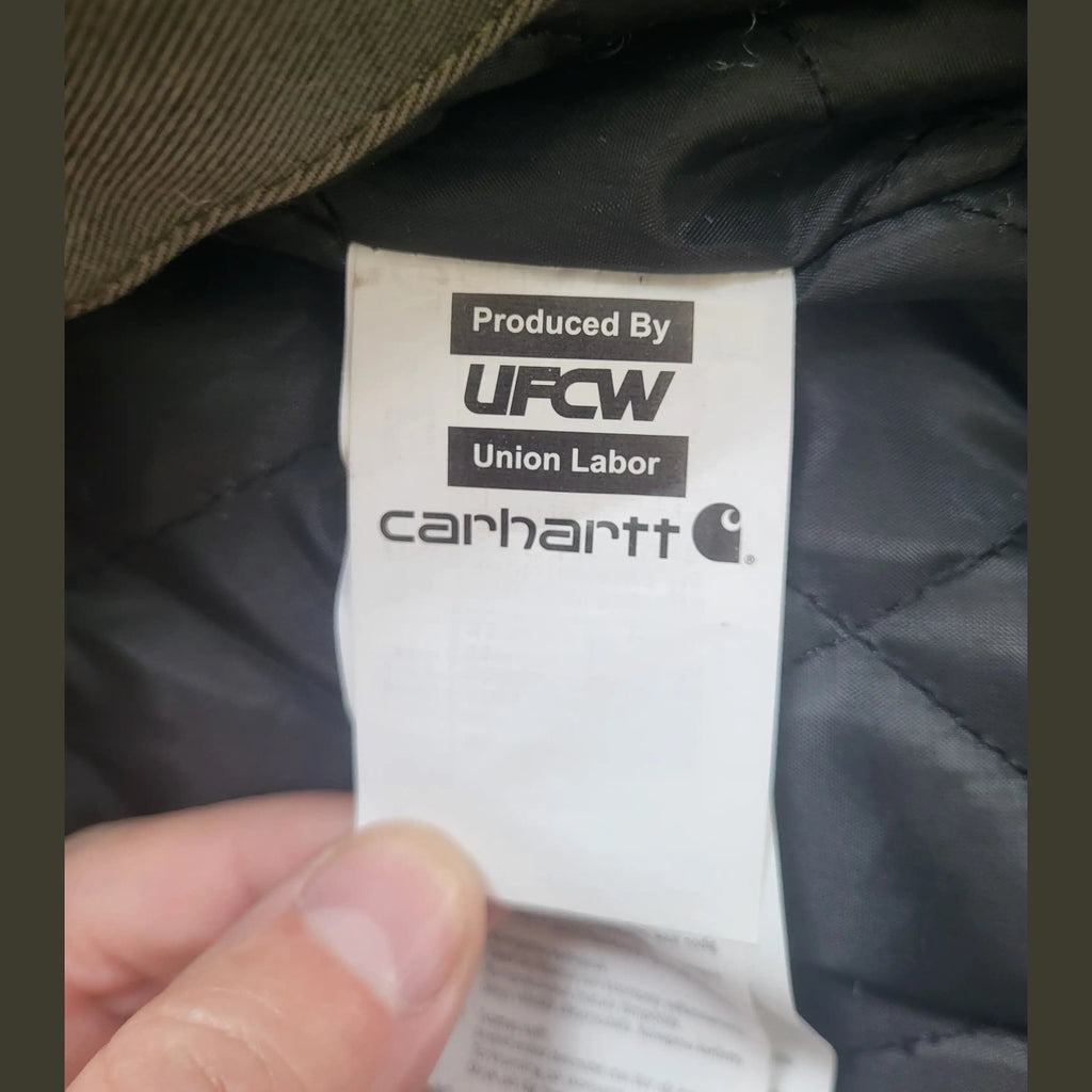 Veste Carhartt kaki taille M, étiquette visible. Fripes Sélect