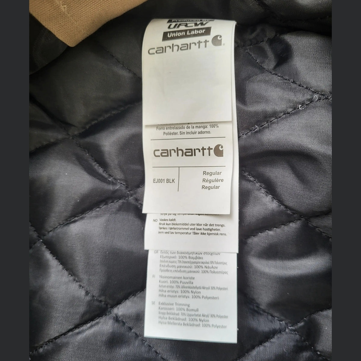 Étiquette d'une veste Carhartt beige, taille L, Fripes Sélect
