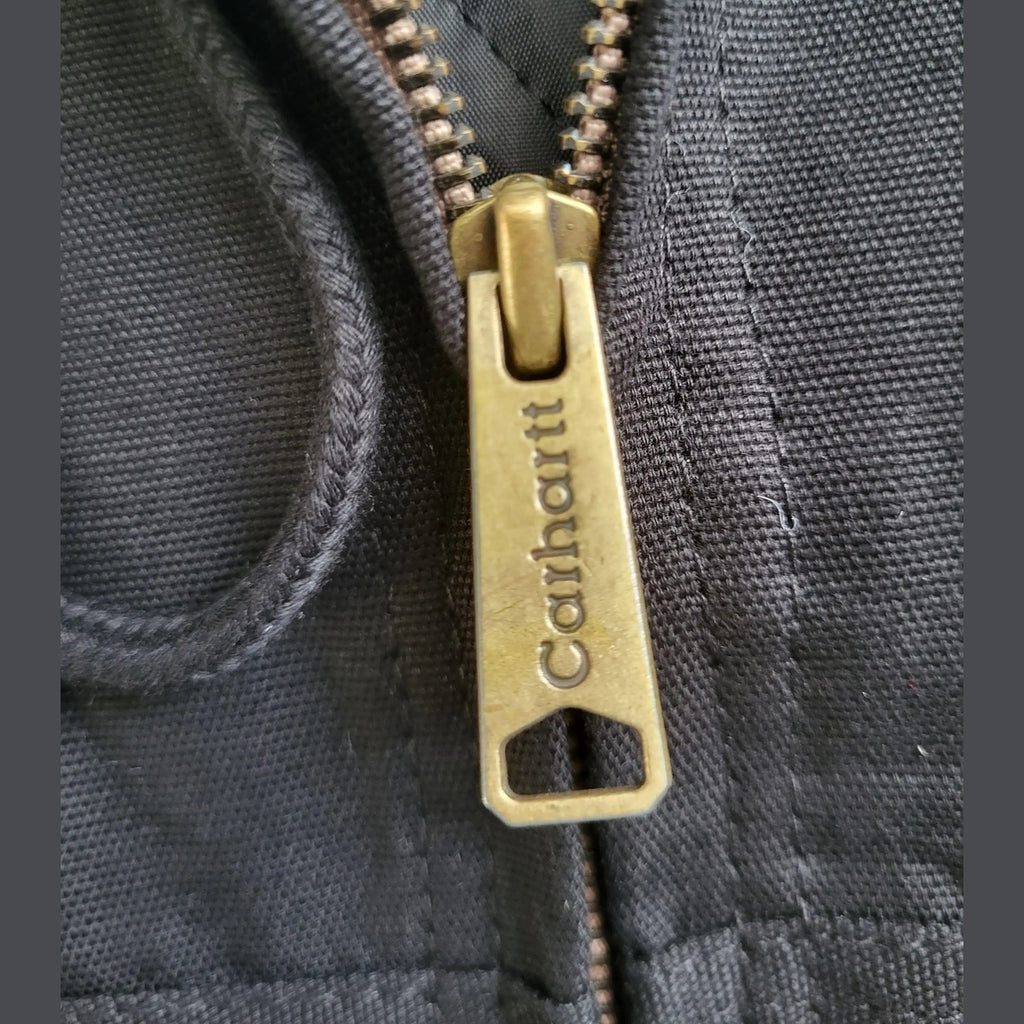 Veste Carhartt noire, taille S, gros plan sur la fermeture éclair, Fripes Sélect