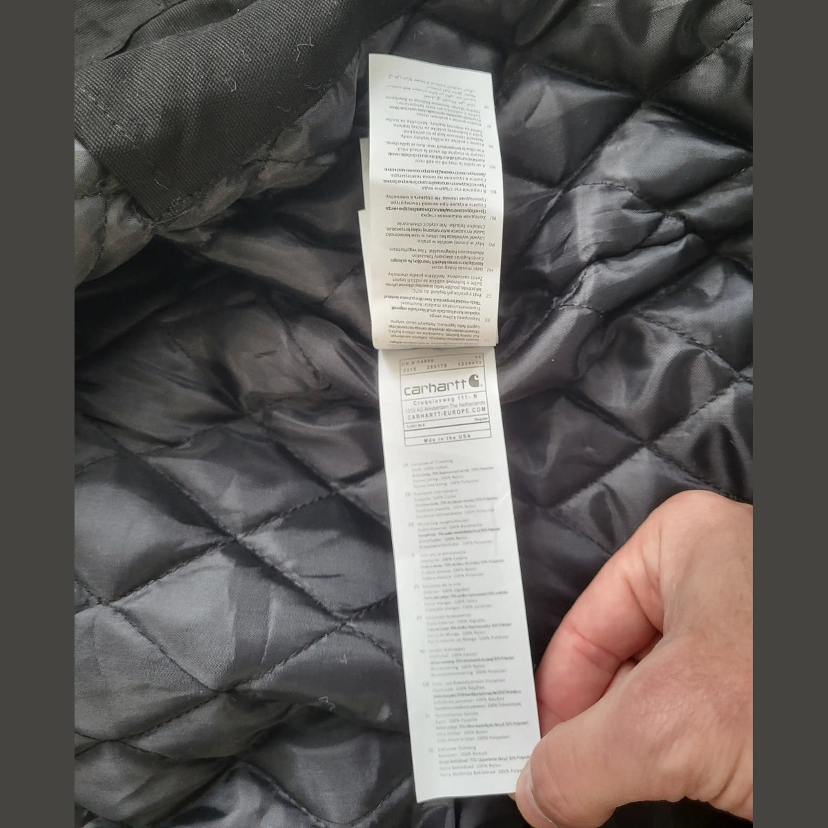 Veste Carhartt noire, taille S, étiquette intérieure visible. Fripes Sélect