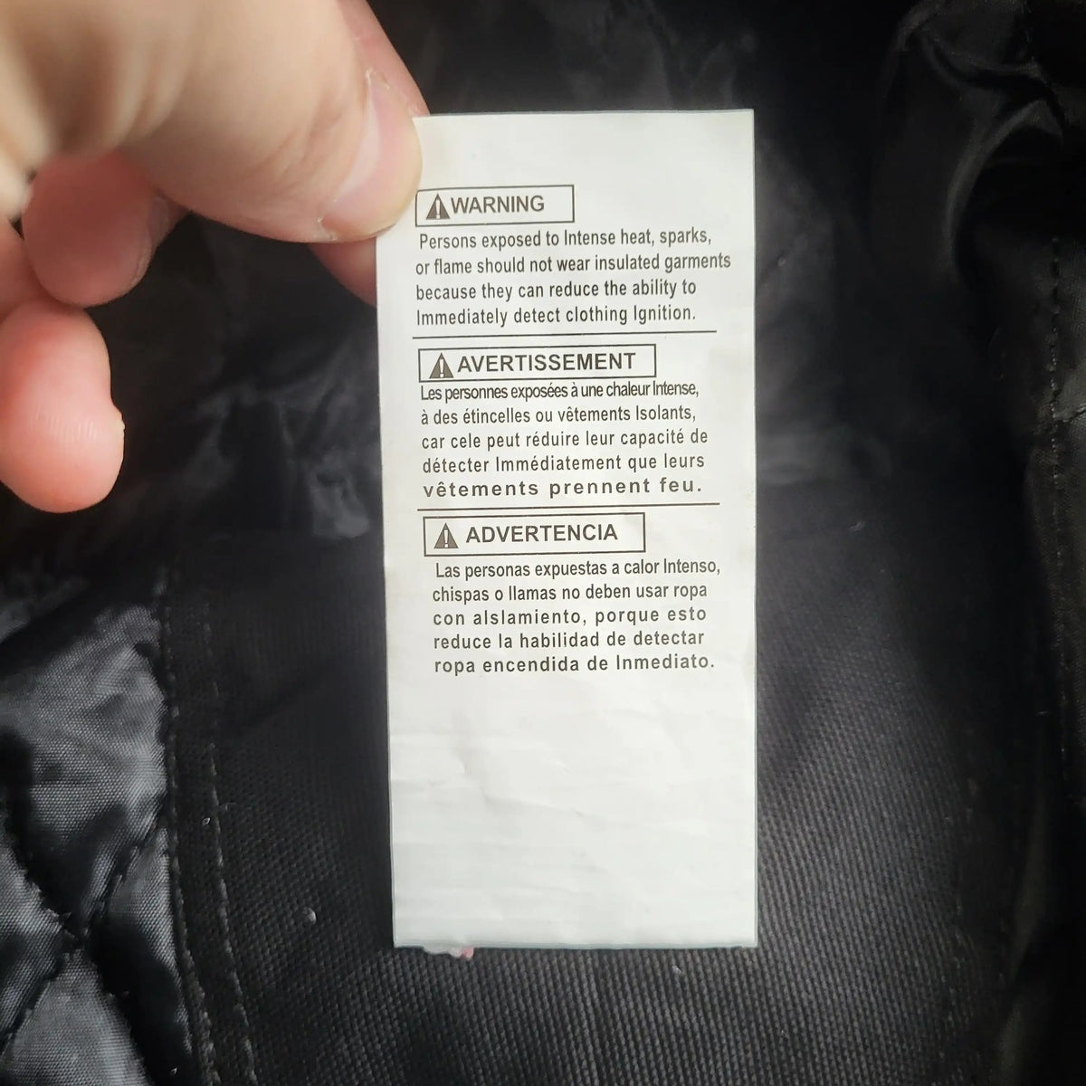 Veste noire Carhartt Active Rework taille S, étiquette visible. Fripes Sélect