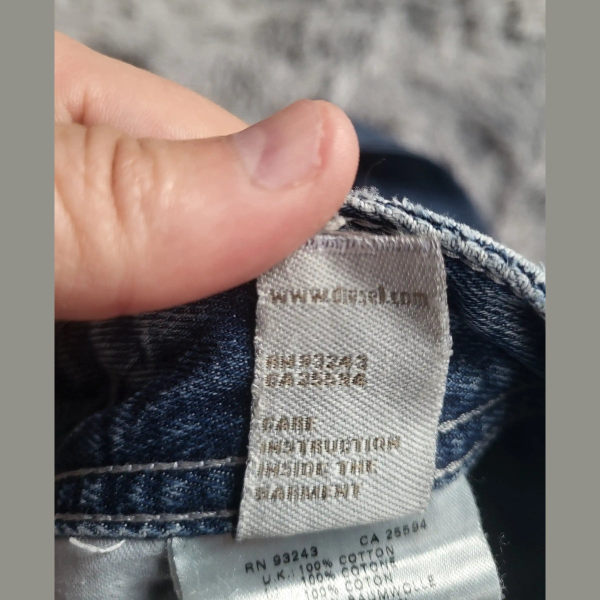 Jean bleu Diesel, taille non visible, étiquette matière. Fripes Sélect