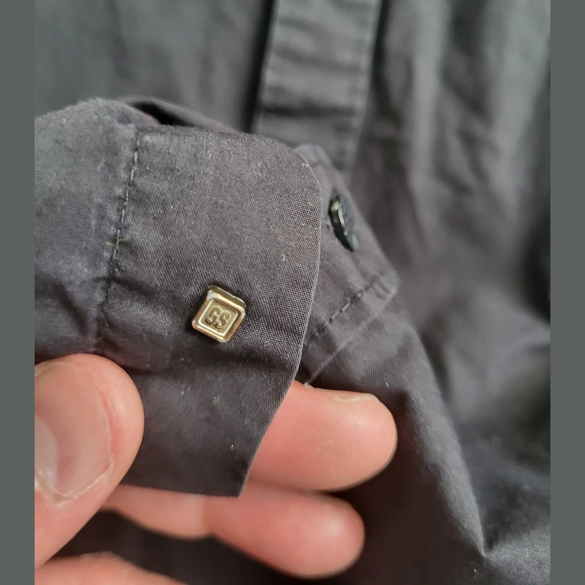 Chemise grise, marque E&S visible, taille non précisée, Fripes Sélect
