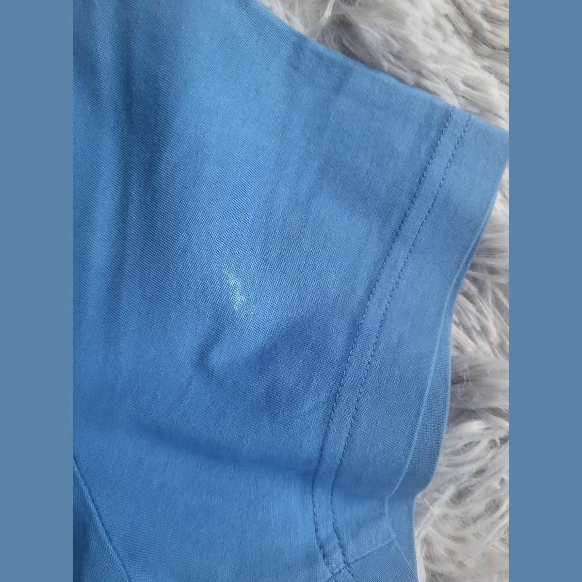T-shirt bleu, marque et taille non visibles, Fripes Sélect