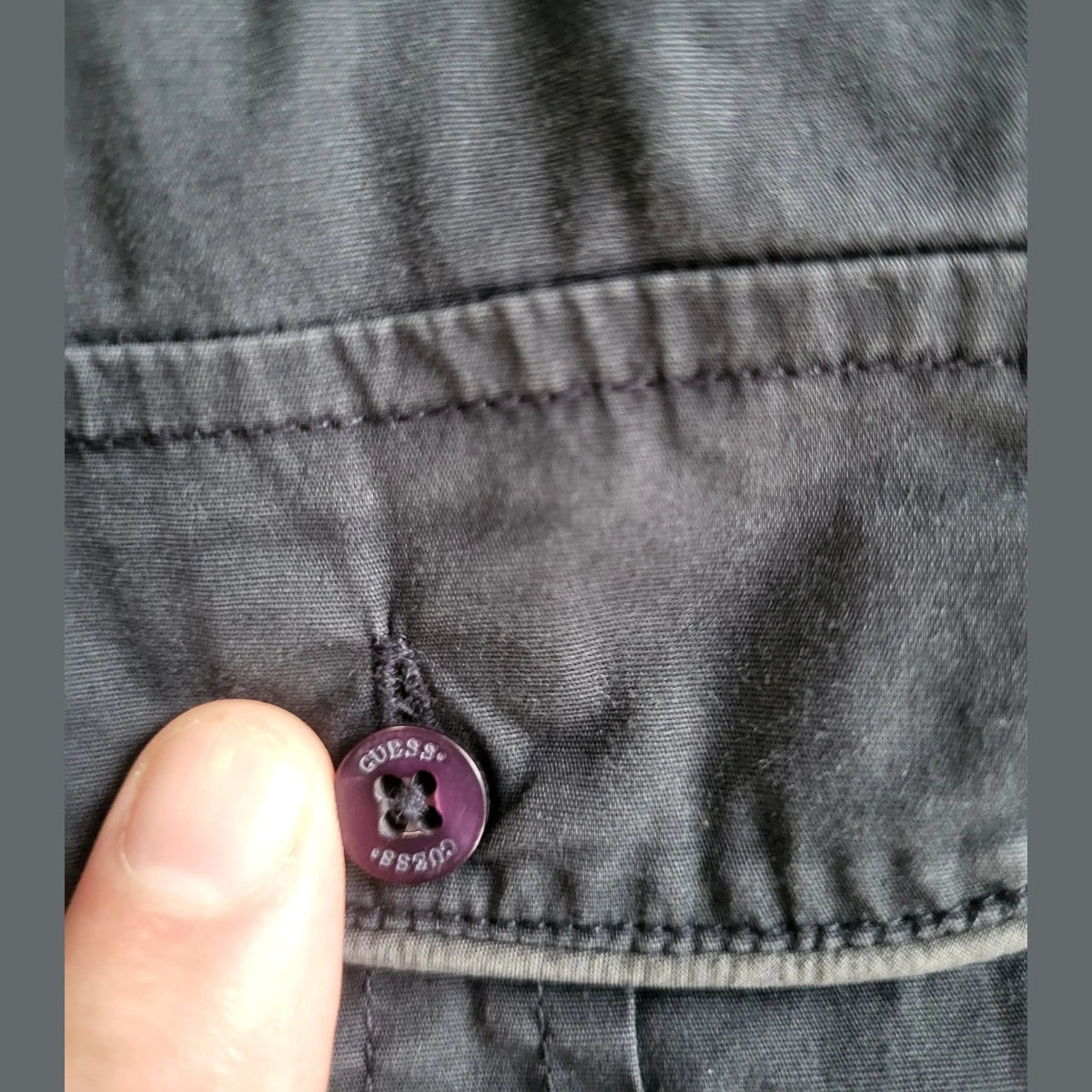 Veste Guess noire, bouton visible, taille non indiquée, Fripes Sélect