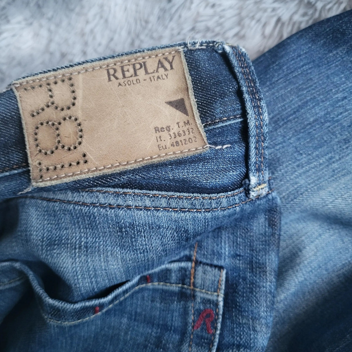 Jean bleu Replay taille 40, marque visible sur étiquette, Fripes Sélect