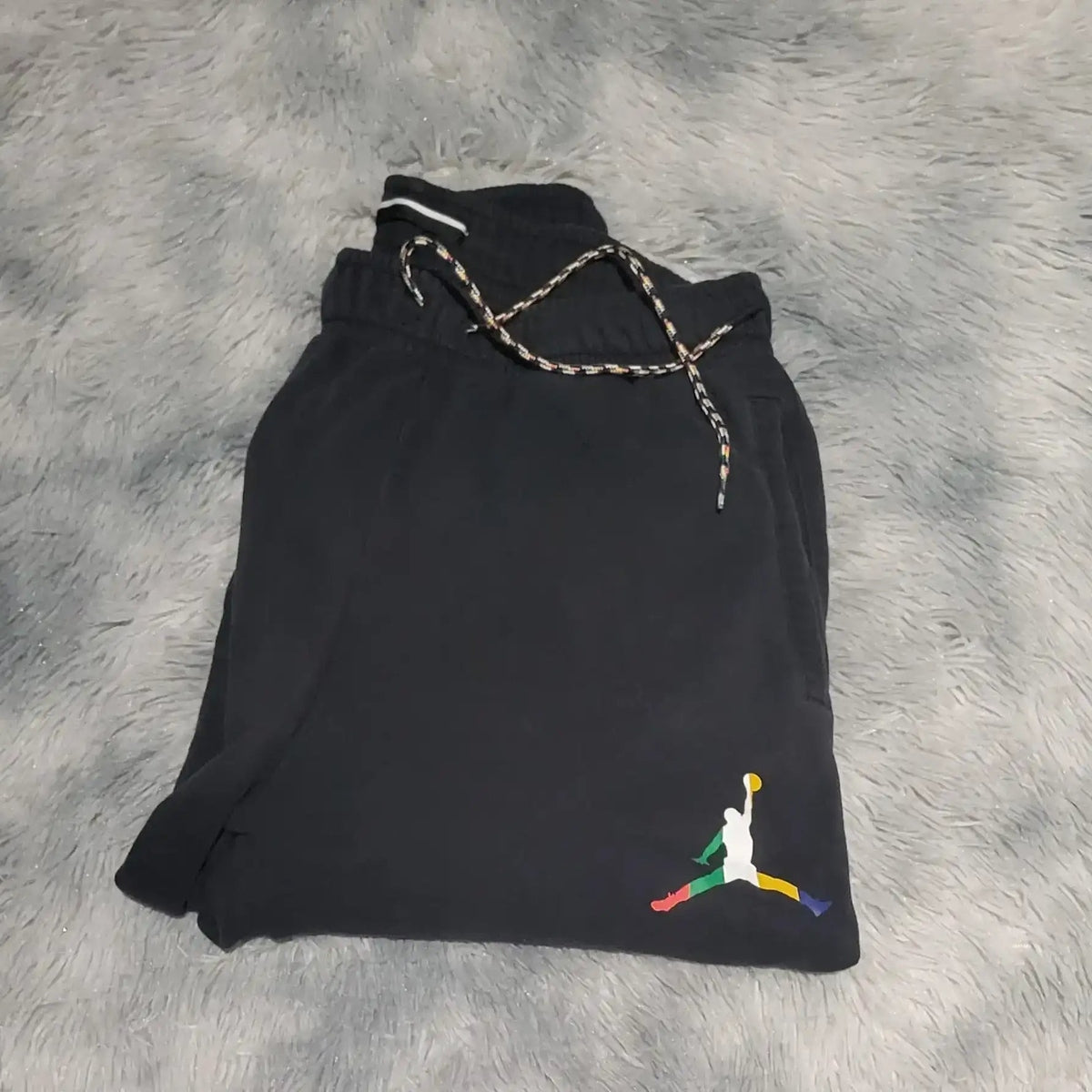 Pantalon de Training Nike Jordan Noir – Logo Floqué – Taille S – Style Distressed Streetwear