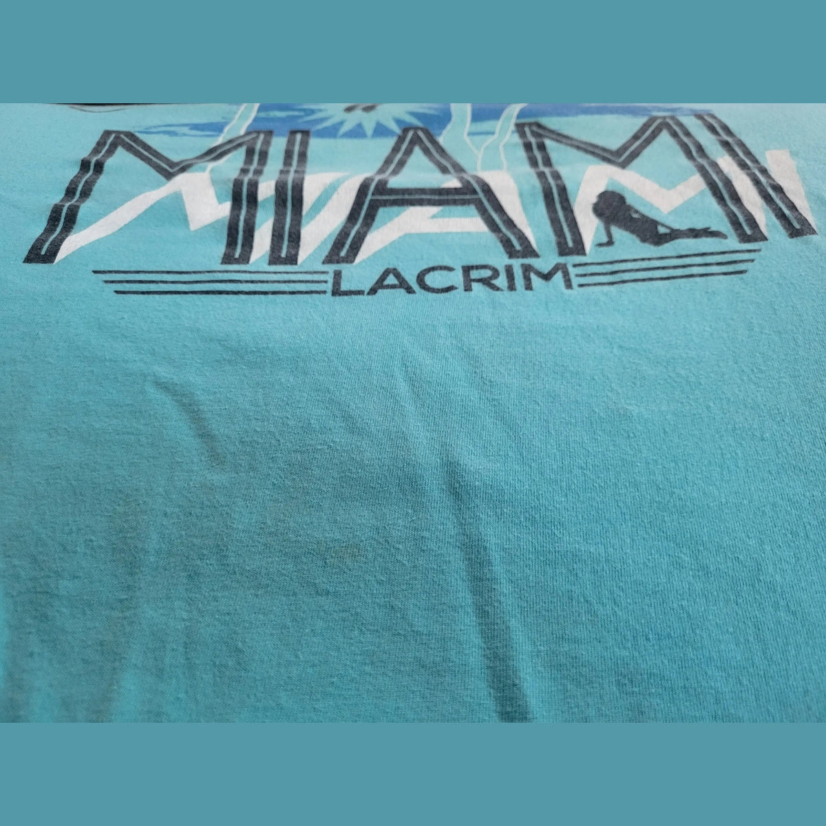 T-shirt bleu turquoise MIAMI LACRIM, taille non visible. Fripes Sélect