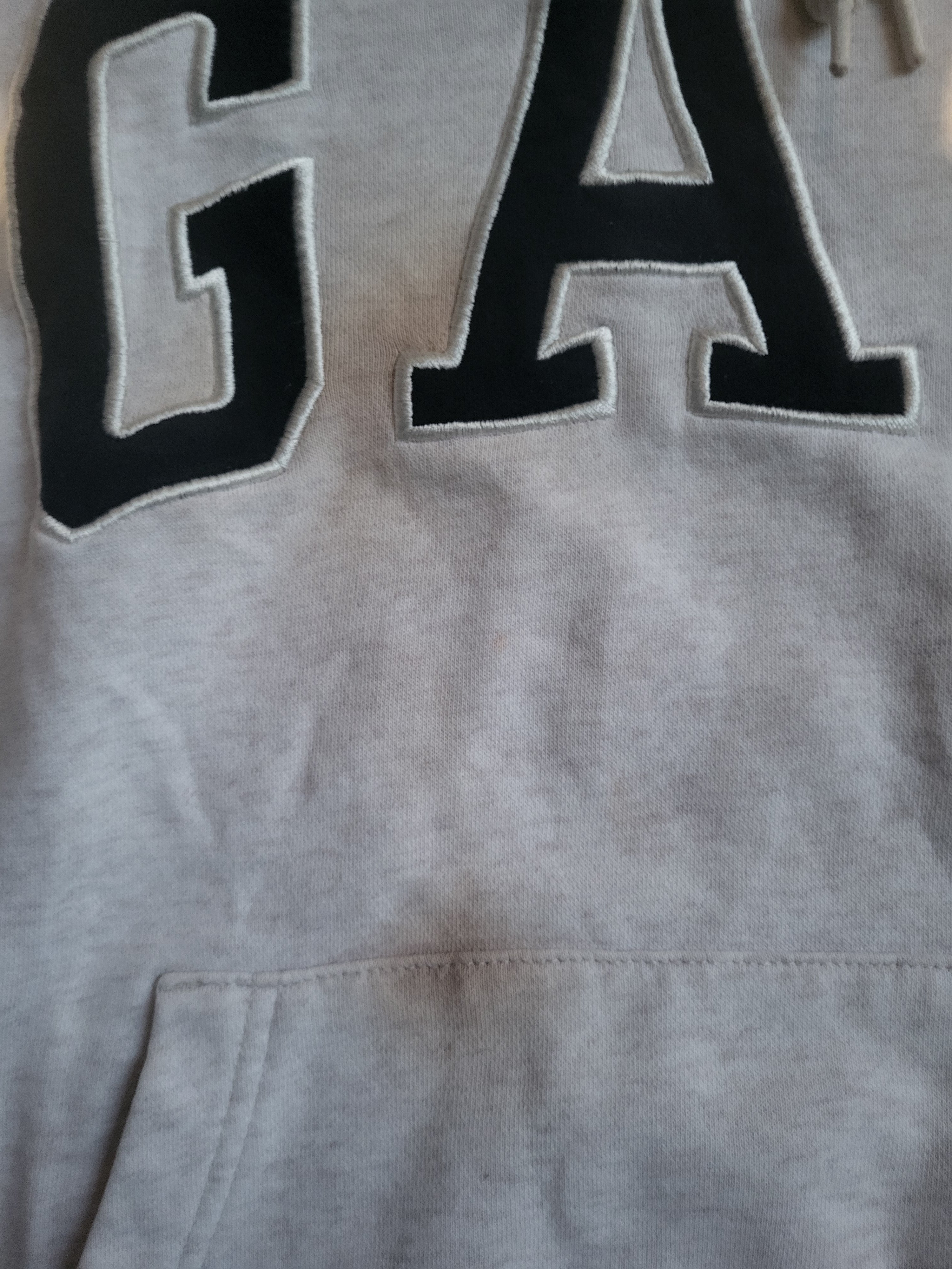 Sweat à Capuche Gap Classique – Blanc Cassé – Taille M – Logo Brodé – Unisexe