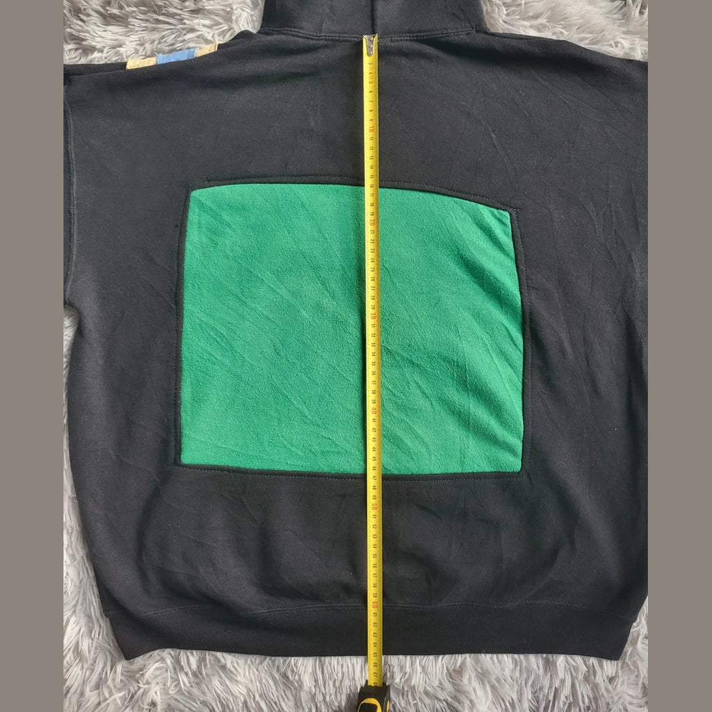 Sweat à capuche noir à patch vert, taille non indiquée, marque non visible. Fripes Sélect