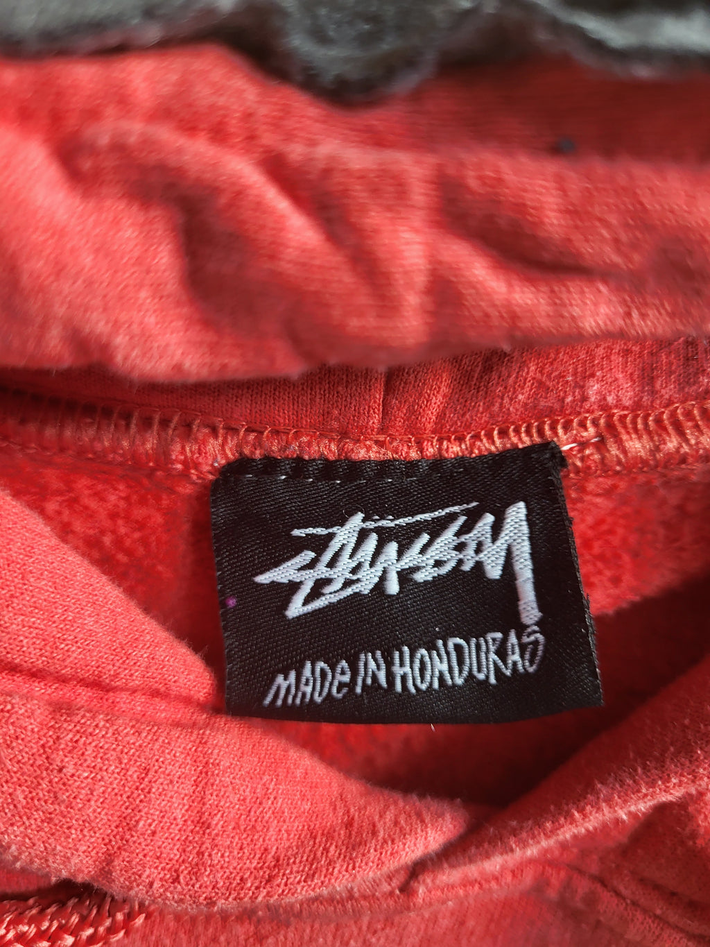 Sweat à capuche Stüssy Reworked Patchwork – Pièce Unique 1/1 – Rouge & Jaune – Taille L (Boxy Fit)