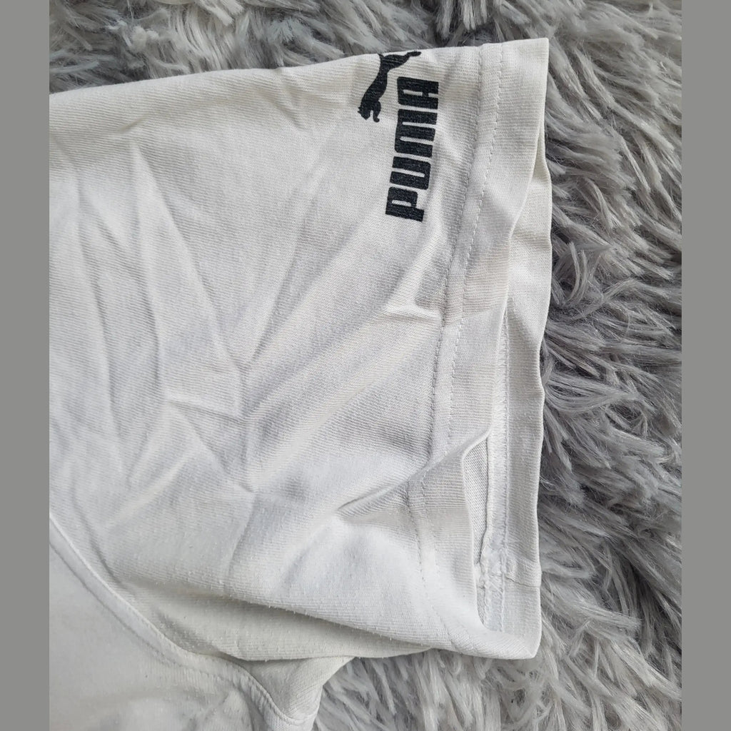 T-shirt blanc Puma, manche courte, taille non visible. Fripes Sélect