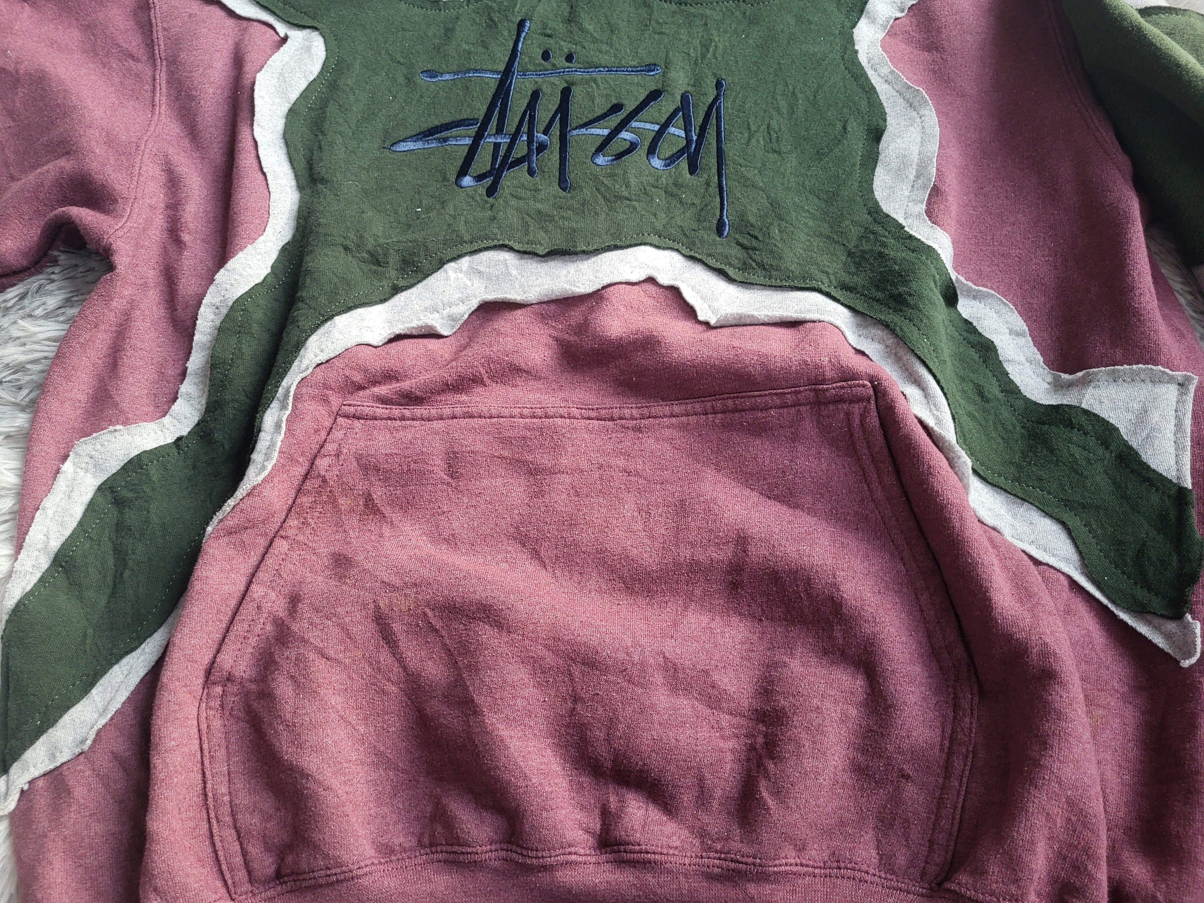 Sweat à capuche Stüssy Reworked Patchwork – Pièce Unique 1/1 – Bordeaux & Vert Olive – Taille XL