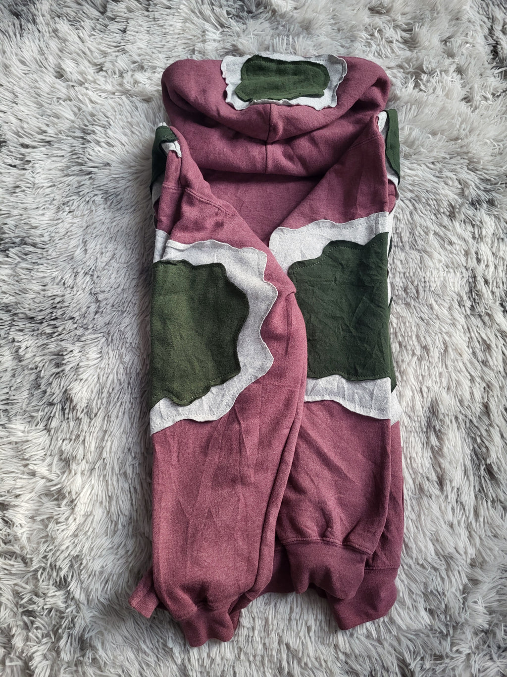 Sweat à capuche Stüssy Reworked Patchwork – Pièce Unique 1/1 – Bordeaux & Vert Olive – Taille XL