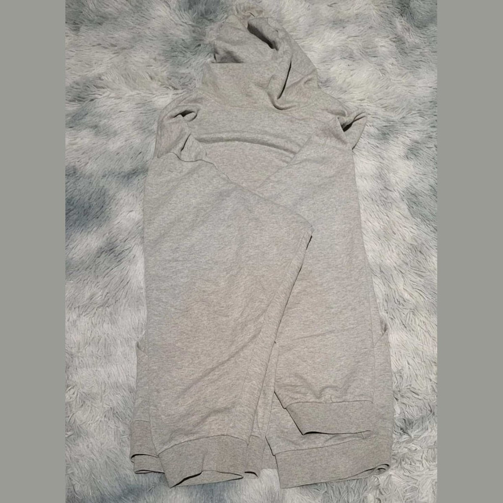 Sweat à capuche gris clair sans marque visible, taille non indiquée. Fripes Sélect